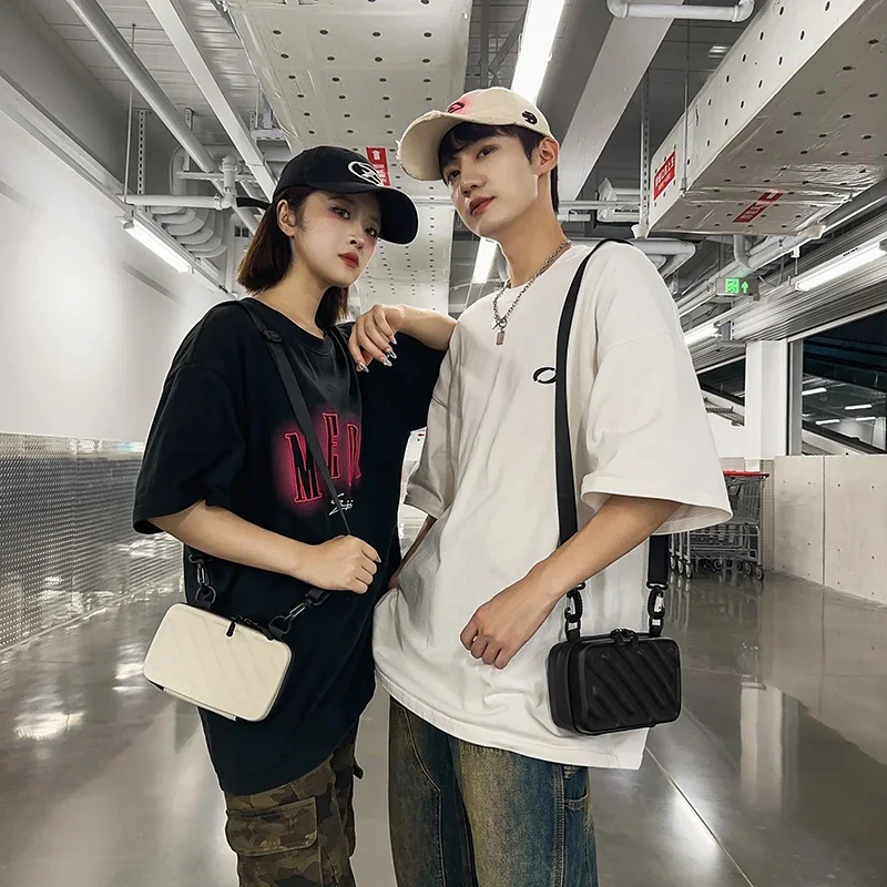 Interior Design Trends 2026 - Nova Bolsa Transversal Masculina Casual Versátil
