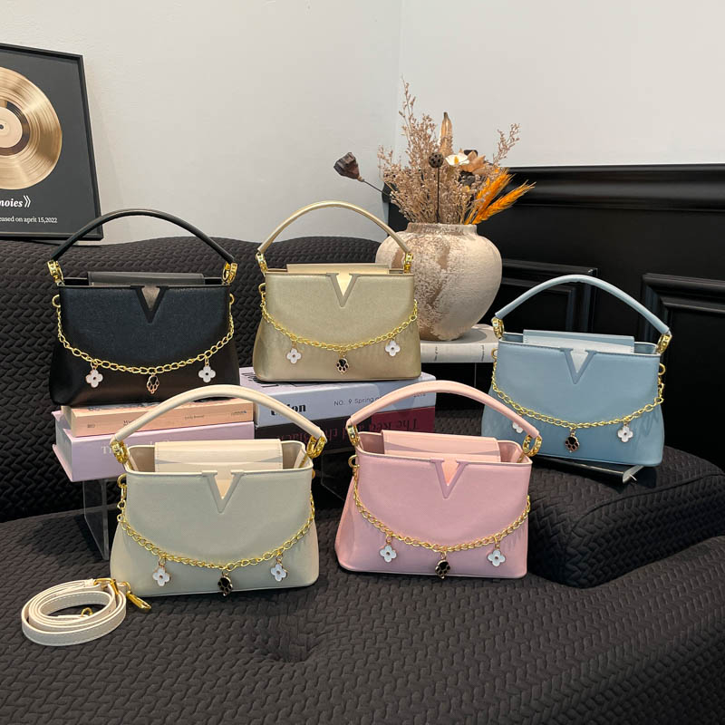 Interior Design Trends 2026 - Bolsa Clássica de Ombro em Couro
