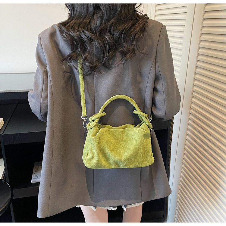 Interior Design Vintage Style - Bolsa Cloud Franzida Feminina com Alça